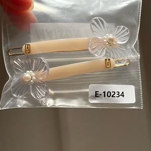 Alexandre de Paris Hair Pins/Clips